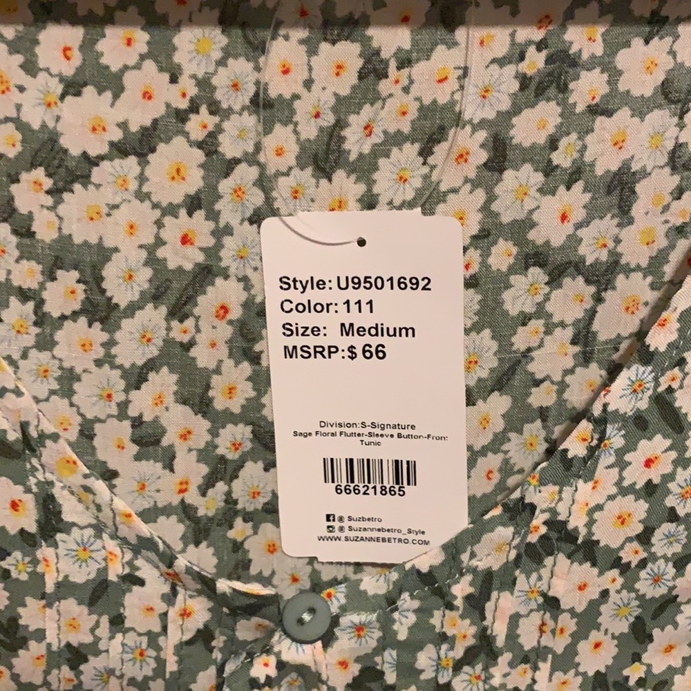 NWT Floral Blouse - Picture 3 of 4